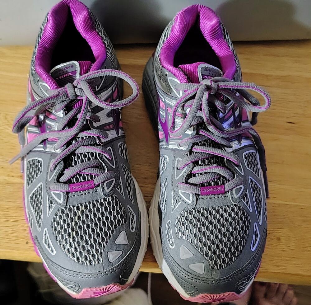 Brooks Ariel Size 6.5 Women's Running Shoes NWOB Grey Pink Max Cushion MoGo